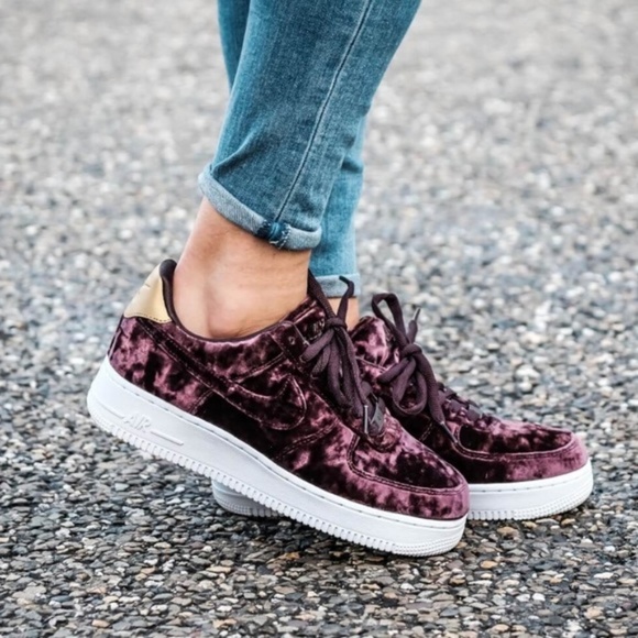 Nike Air Force 1 '07 Premium Velvet Shoes - Picture 3 of 8